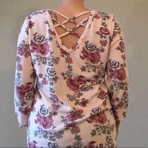 Floral 3/4 length shirt size Large